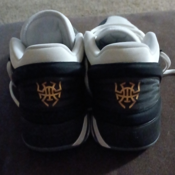 Adidas D.O.N. issue 2 - Picture 4 of 5